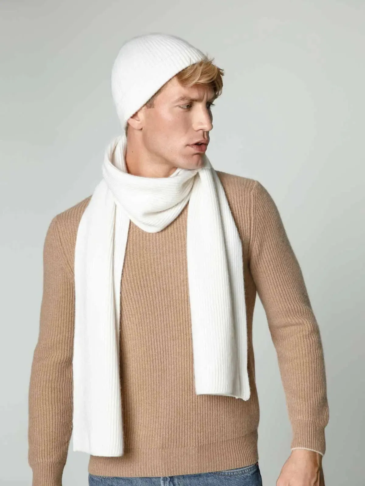 Knitted hat from cashmere in the shade Ice White