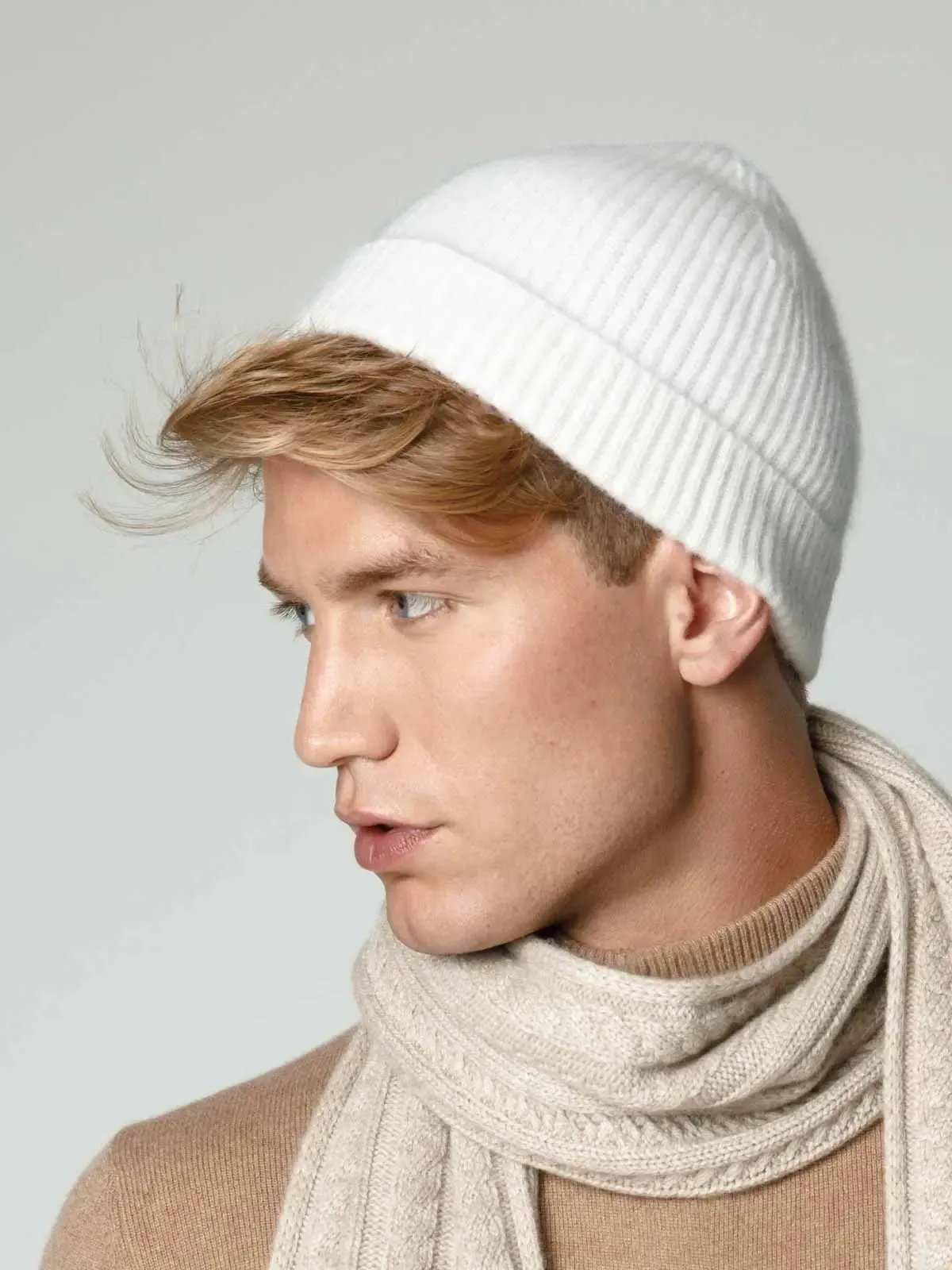 Knitted hat from cashmere in the shade Ice White