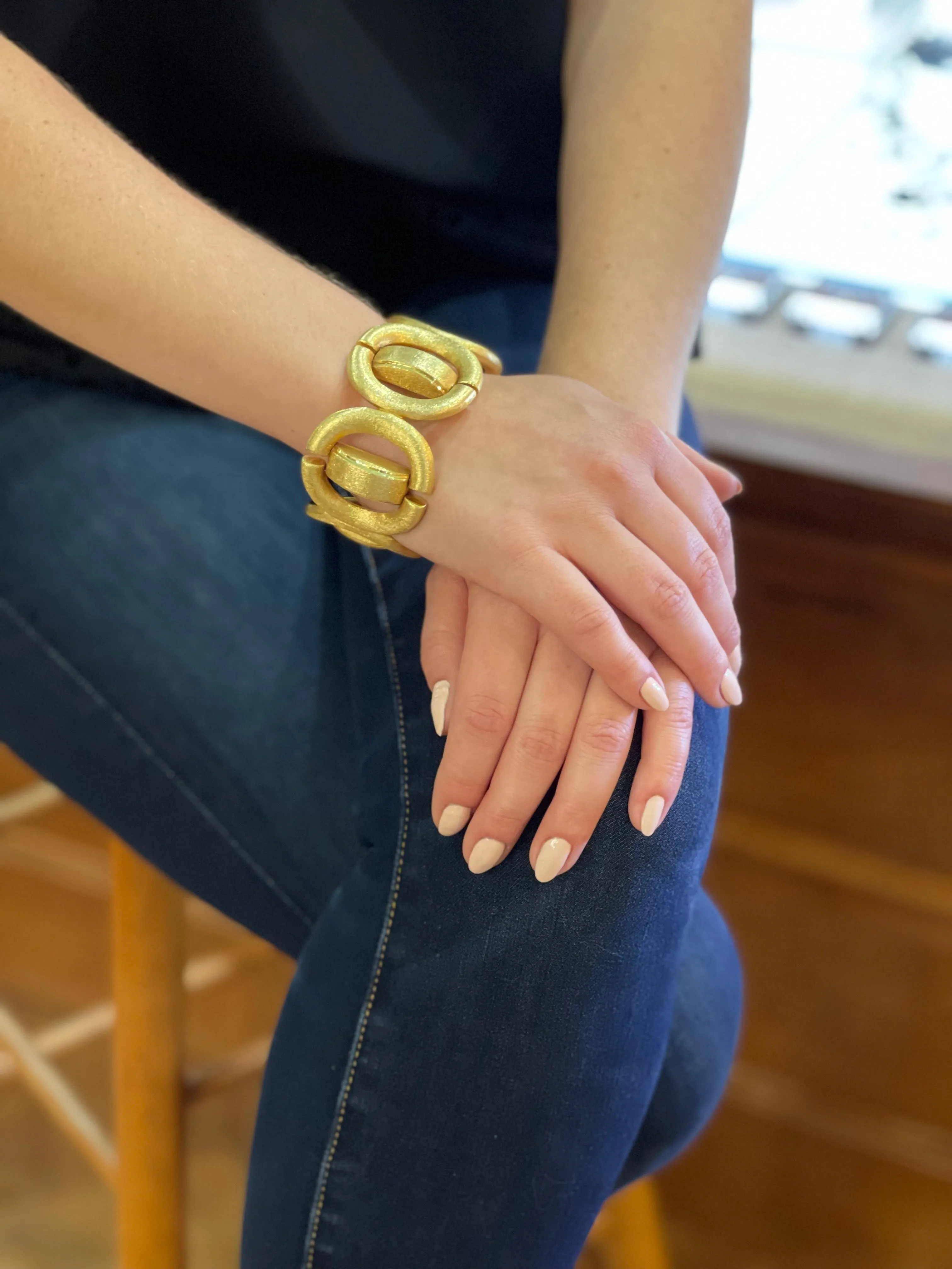 Mid-Century Solid 18k Yellow Gold Cuff Bracelet (C.1960)