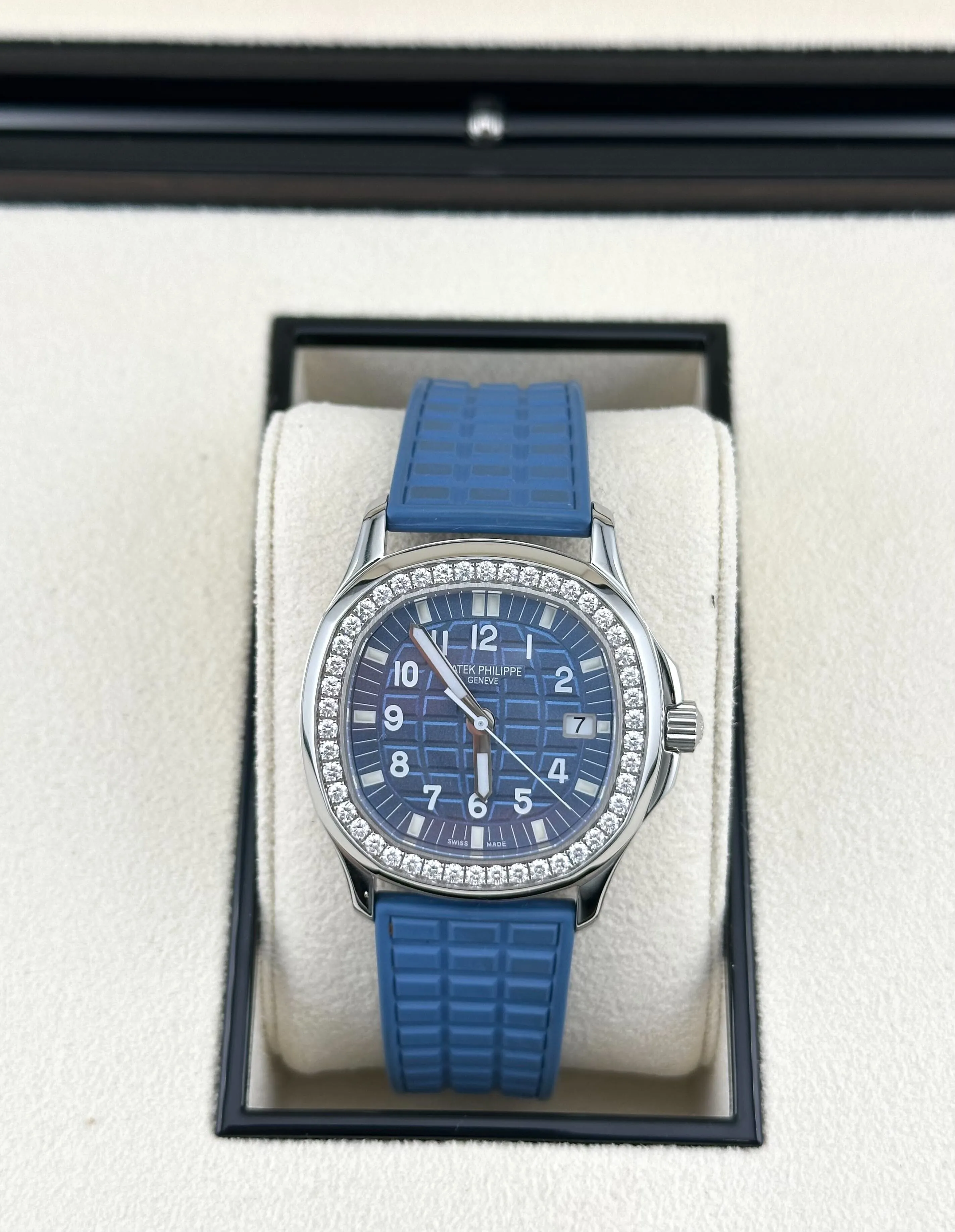 Patek Philippe Aquanaut Luce 5067A-022 'Ladies' Stainless Steel Blue Dial Diamond Bezel (2020)