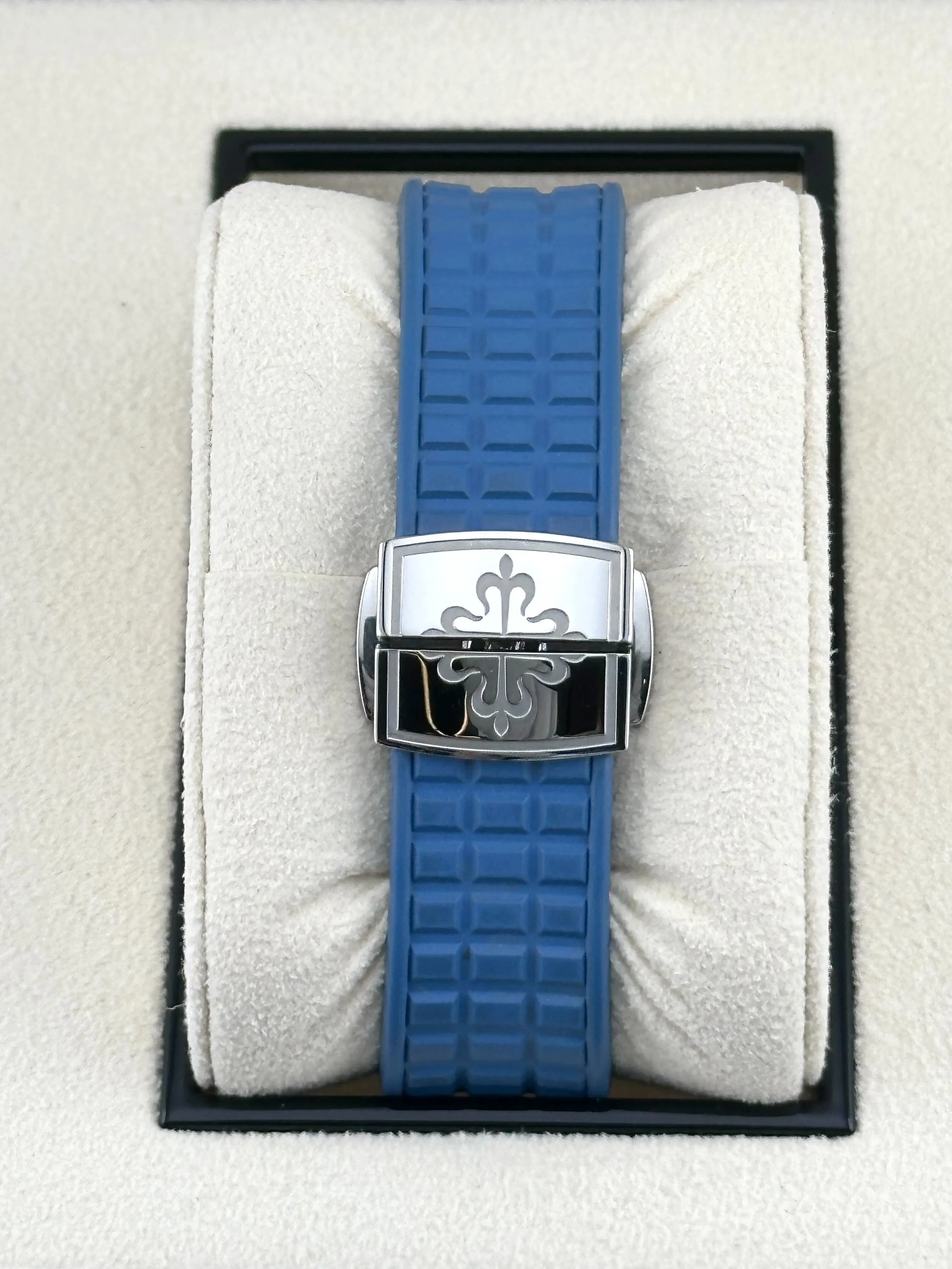 Patek Philippe Aquanaut Luce 5067A-022 'Ladies' Stainless Steel Blue Dial Diamond Bezel (2020)